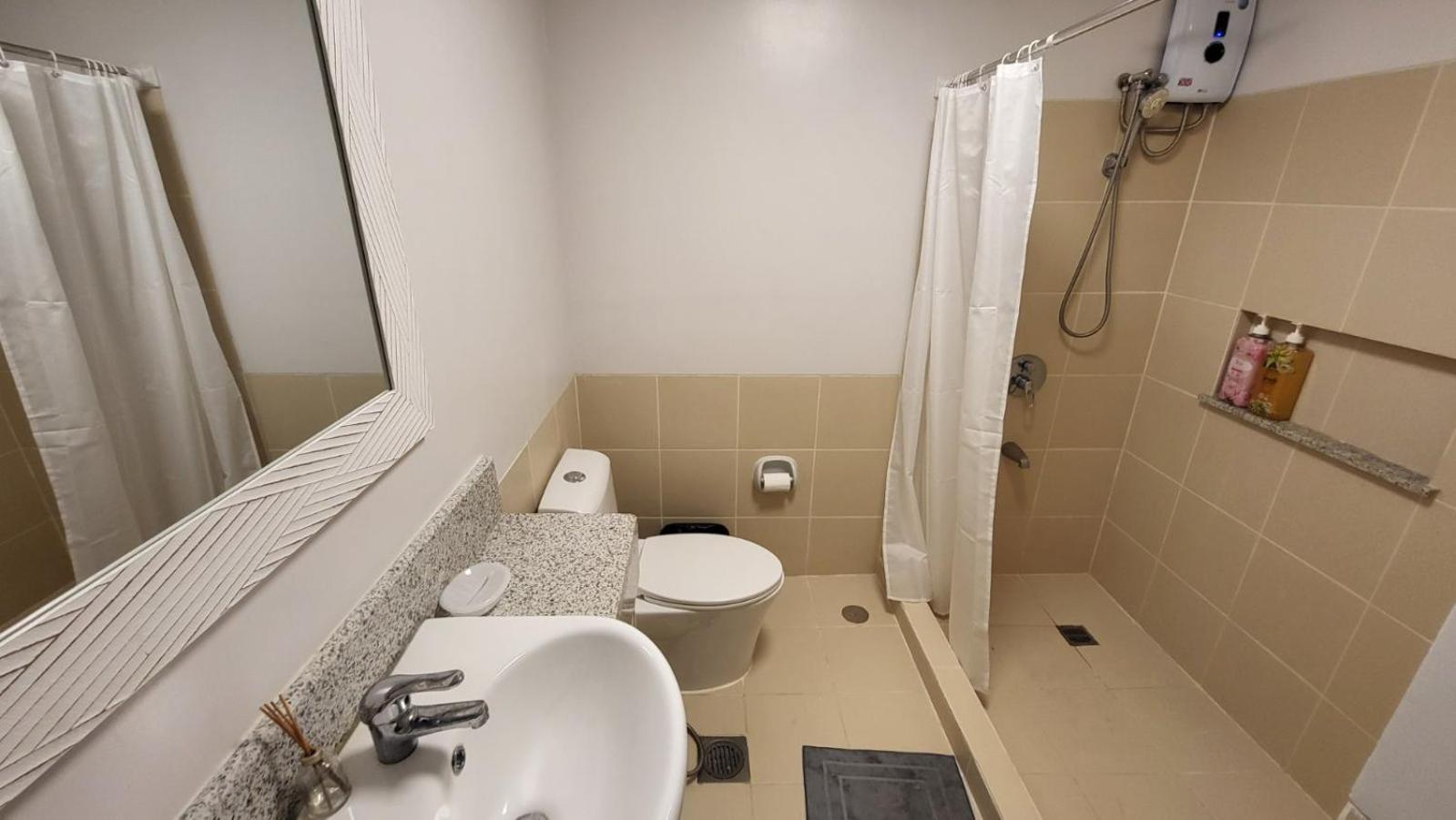 The Atherton- Spacious Modern Condo Unit In Paranaque Near The Airport, Makati, Bgc And Highways Paranaque City Esterno foto