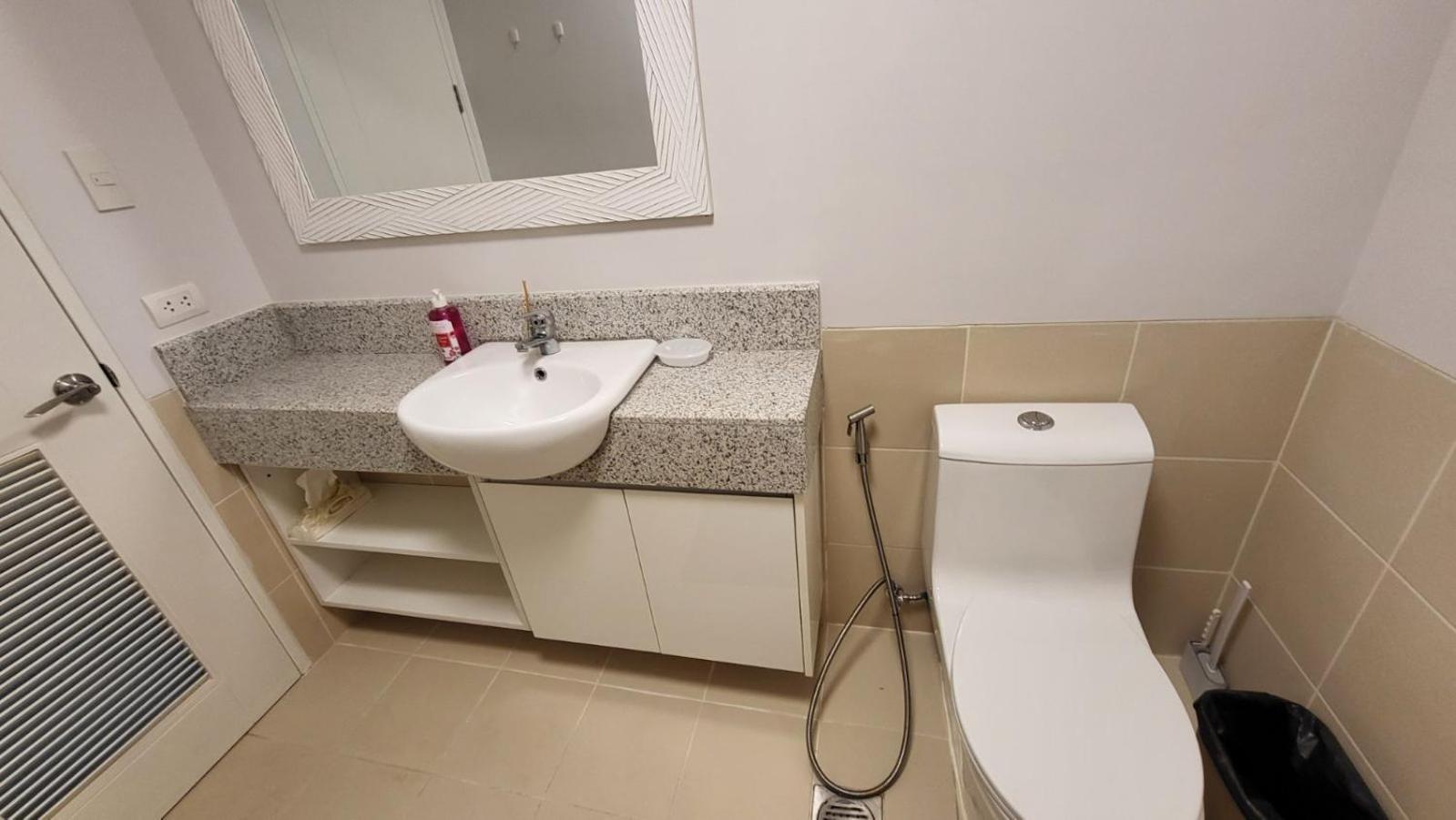 The Atherton- Spacious Modern Condo Unit In Paranaque Near The Airport, Makati, Bgc And Highways Paranaque City Esterno foto